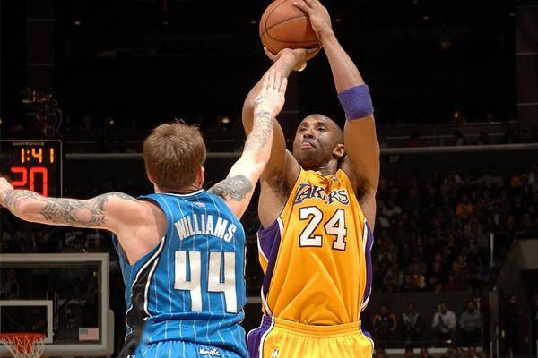 白巧克力科比在我看来排名不高未必是湖人队史前五球员