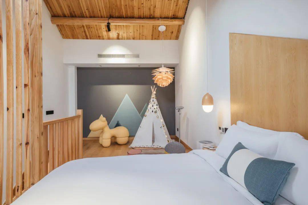 莫干山新晋森林亲子民宿无边泳池8间房包栋开轰趴丨觅麓