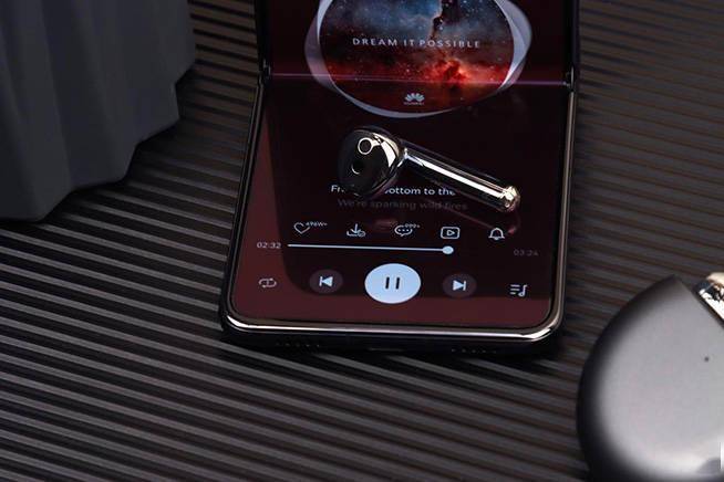 观影时刻华为FreeBuds 4E奉上多重乐享体验，听歌识曲一触即达