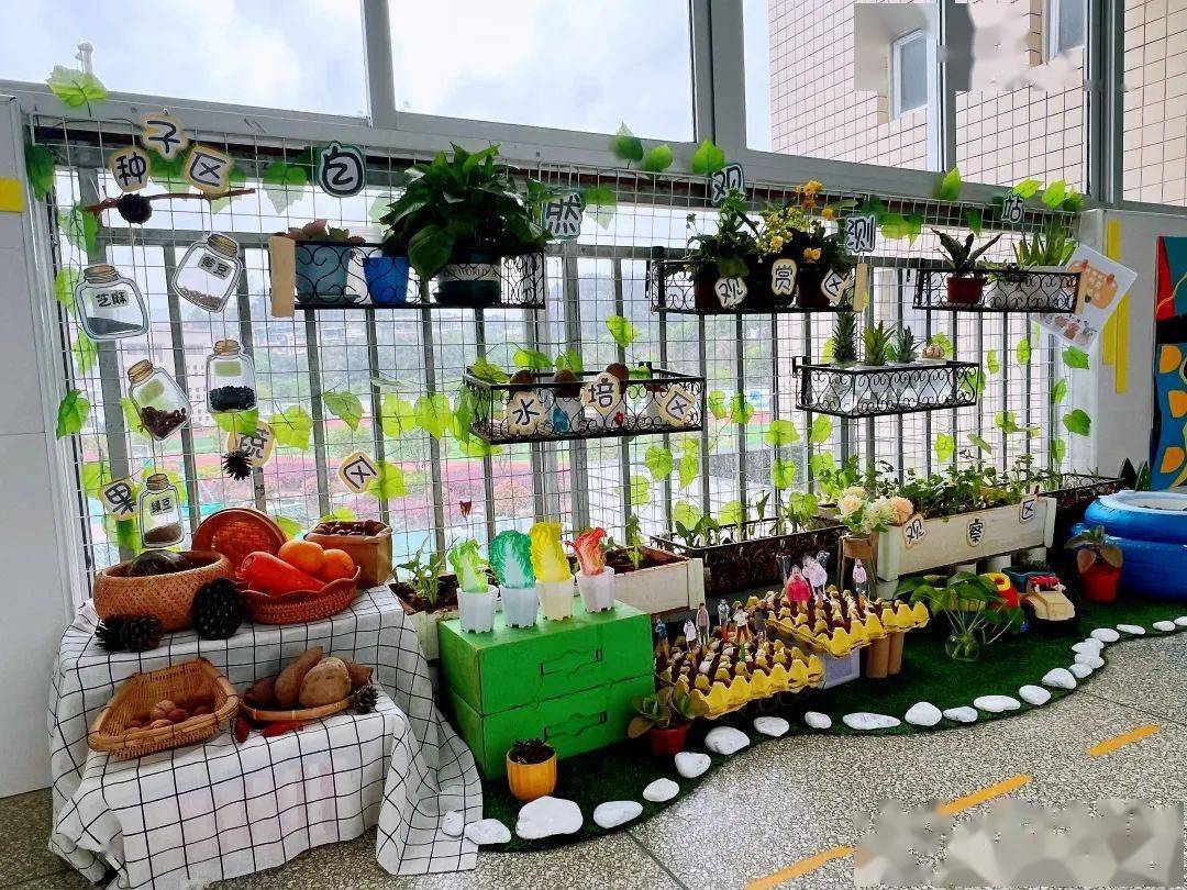 体会每个细节所蕴含的创意和智慧,仔细揣摩各班环创特点和创新之处