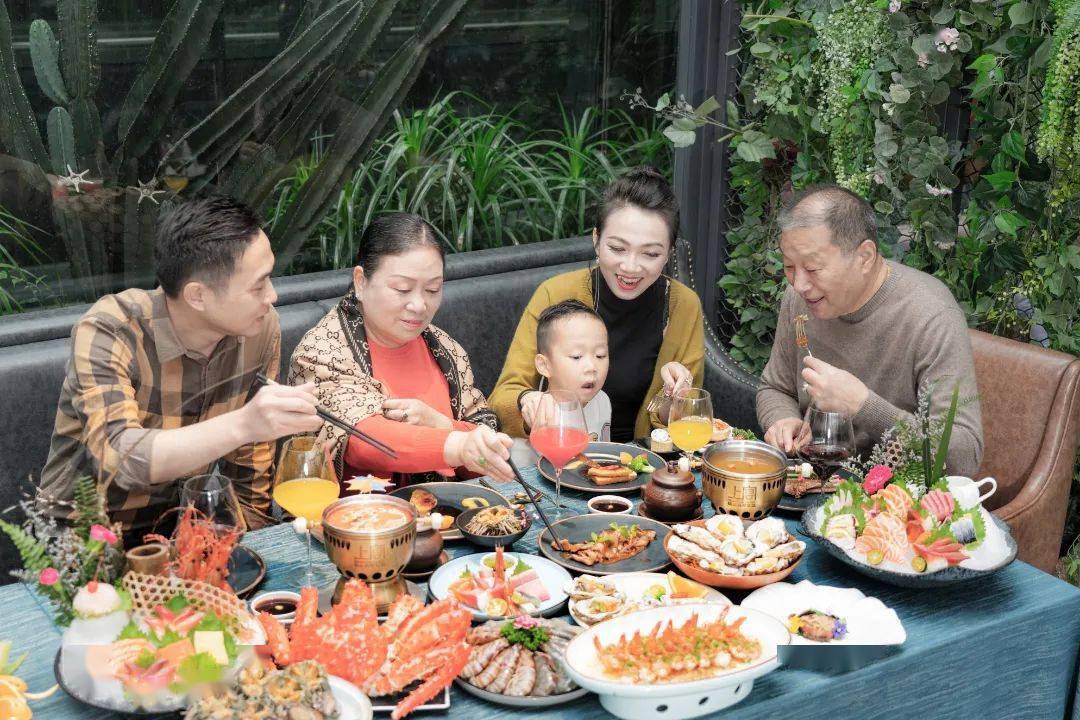 商务聚餐,情侣,朋友,家庭聚会的最佳场所还有7个市中心最大的宴请包间