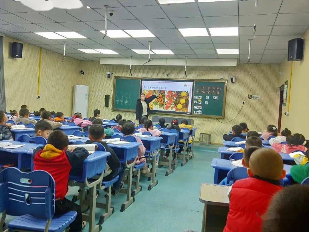 刘敏 《昆虫备忘录》张艳 《小青蛙》阳娇 《花钟》语文是让人享受的