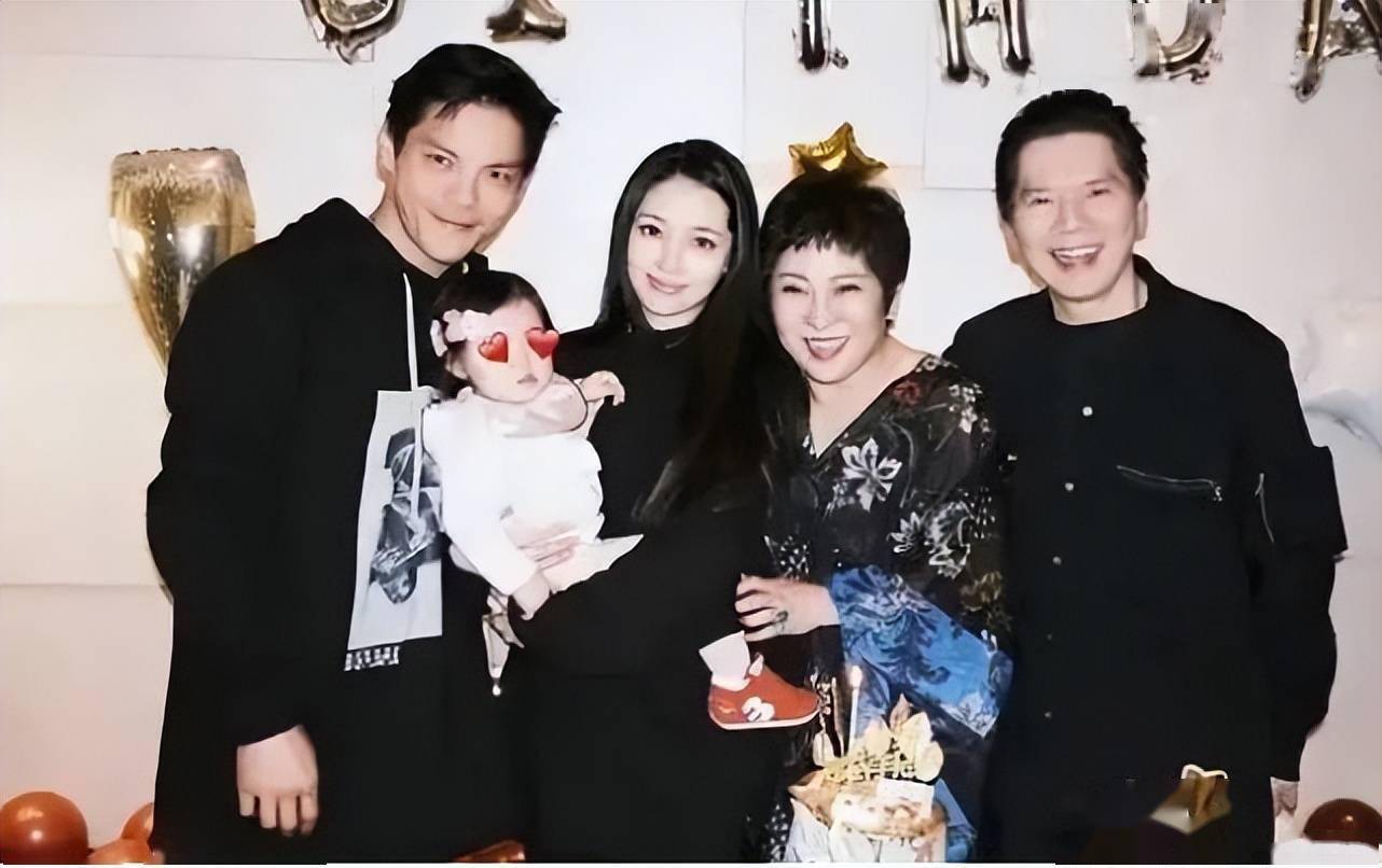 同样是向华强的基因,把向咏恒,向佐,向佑一对比,差距就出来了_丁佩