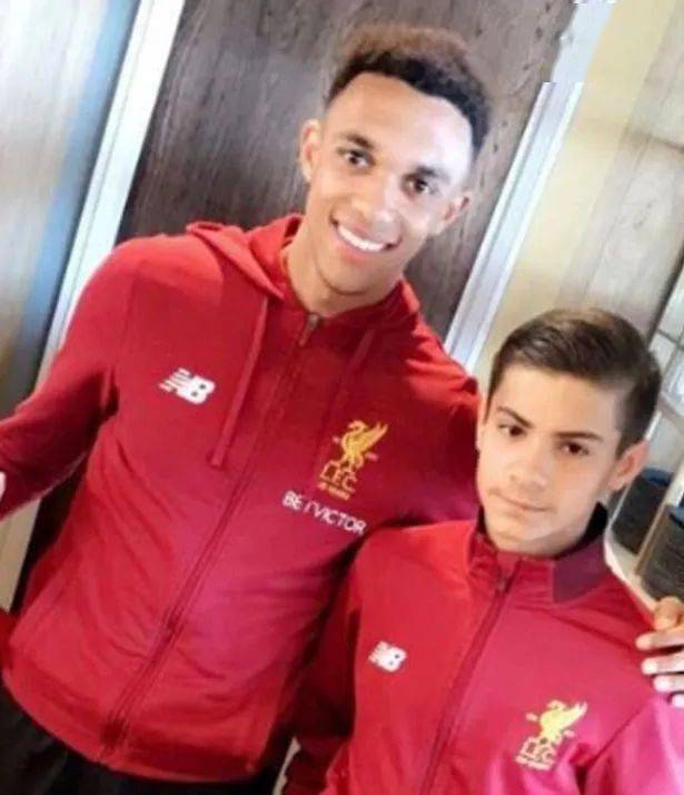 那个一扔成名的利物浦球童,正成为天才射手_尼尔_阿诺德_亚历山大