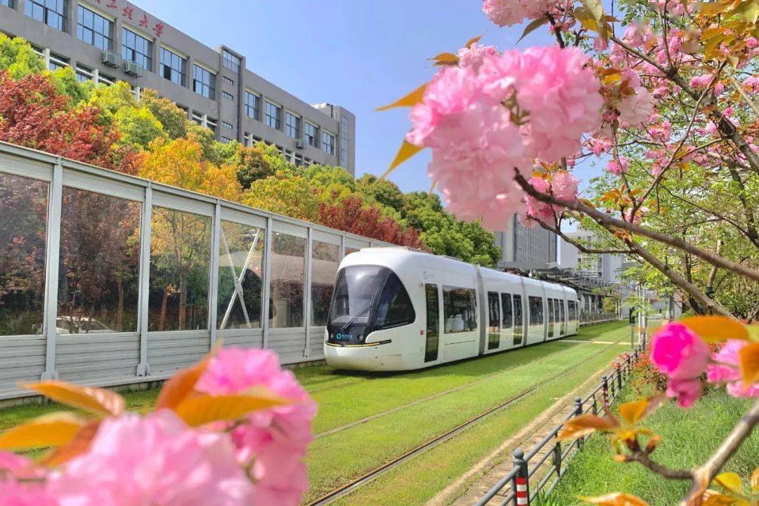 武汉光谷现代有轨电车开通四周年