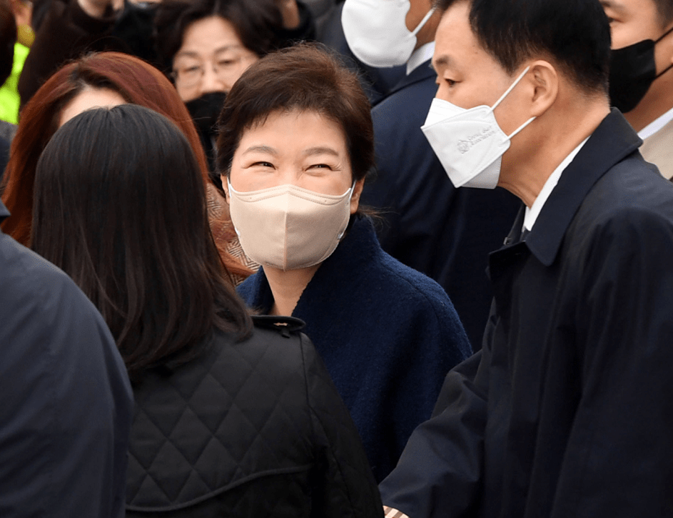 朴槿惠最信任的人宣布从政：20年不离不弃 连续4年去监狱探望