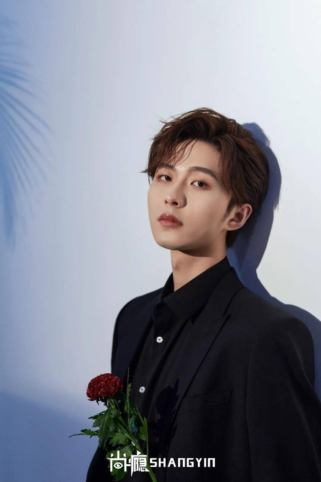 eve璀璨星光跟李歌洋一起用热爱探索边界