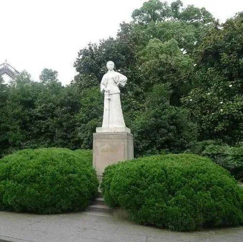 【作家诗文】致秋瑾(外1首)||三峡老船长_诗歌_鸥鸣_诗集