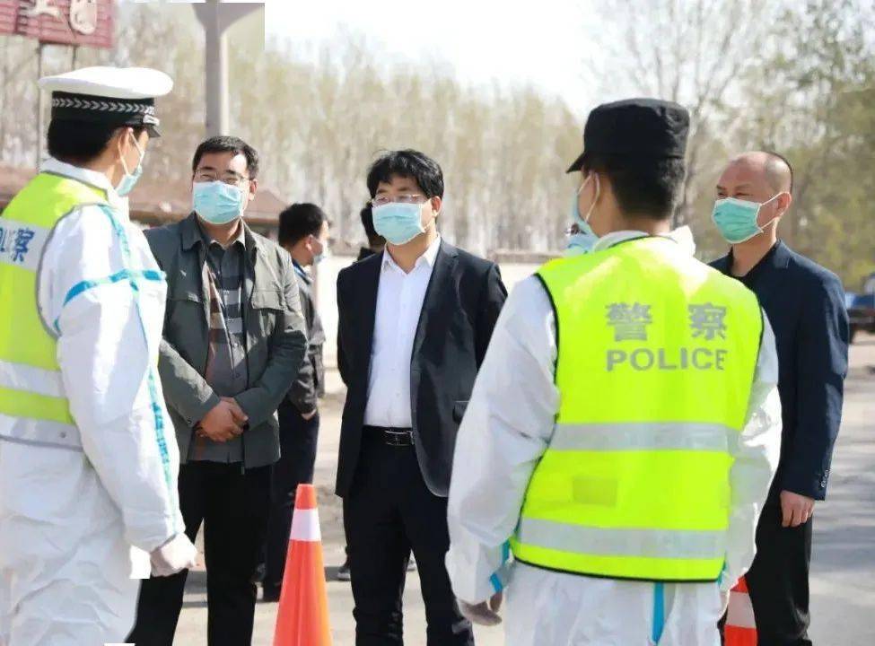 4月3日上午,县委副书记,县长黄会安到下堡寺镇调