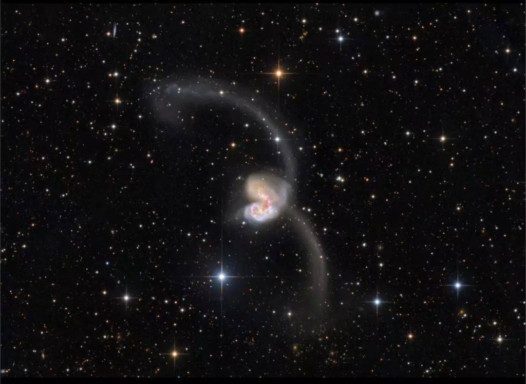 恒星死亡的神秘圆环