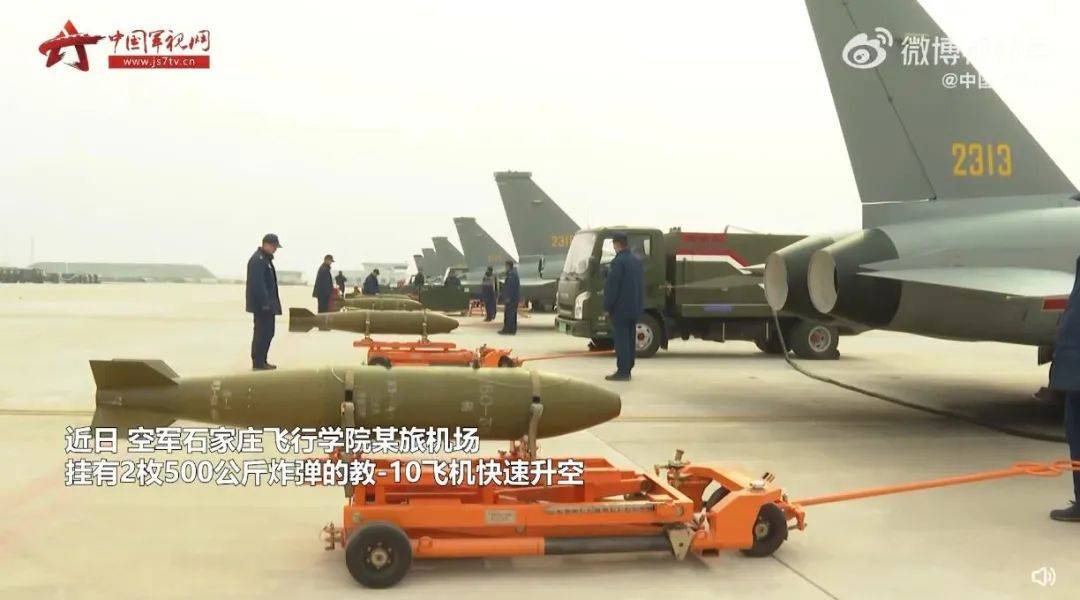 教-10列装后首次执行500公斤炸弹实投，成功命中靶心_手机搜狐网