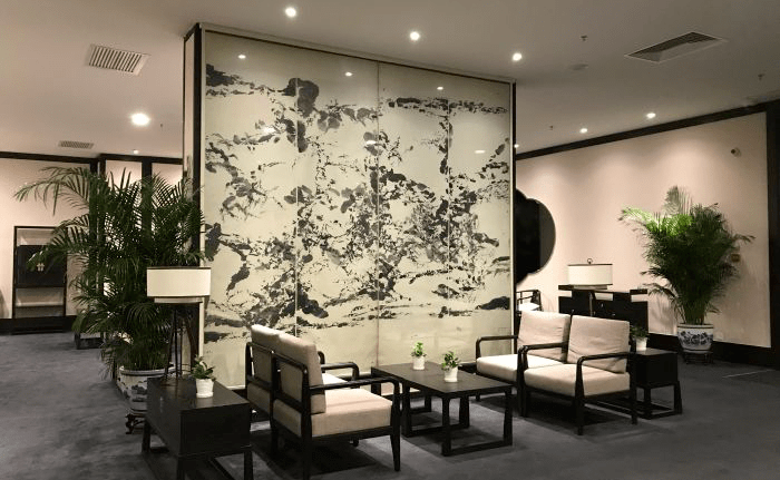 1978年的时候他回到中国,在北京应政府邀请设计了香山饭店.