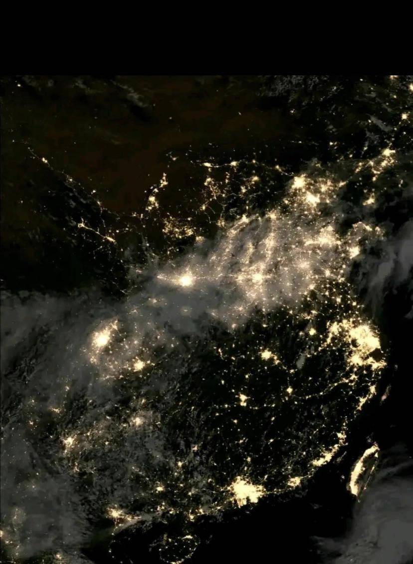 从卫星夜景图看我国城市繁华程度北上广深成渝星光耀眼