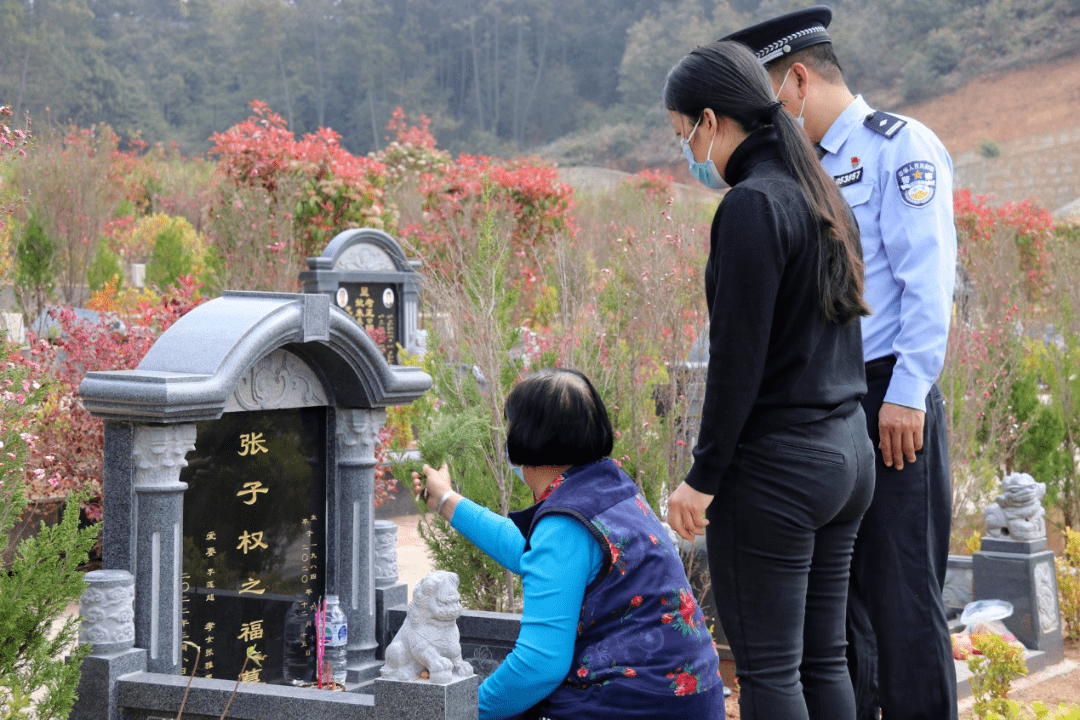 张子_墓碑_临沧市