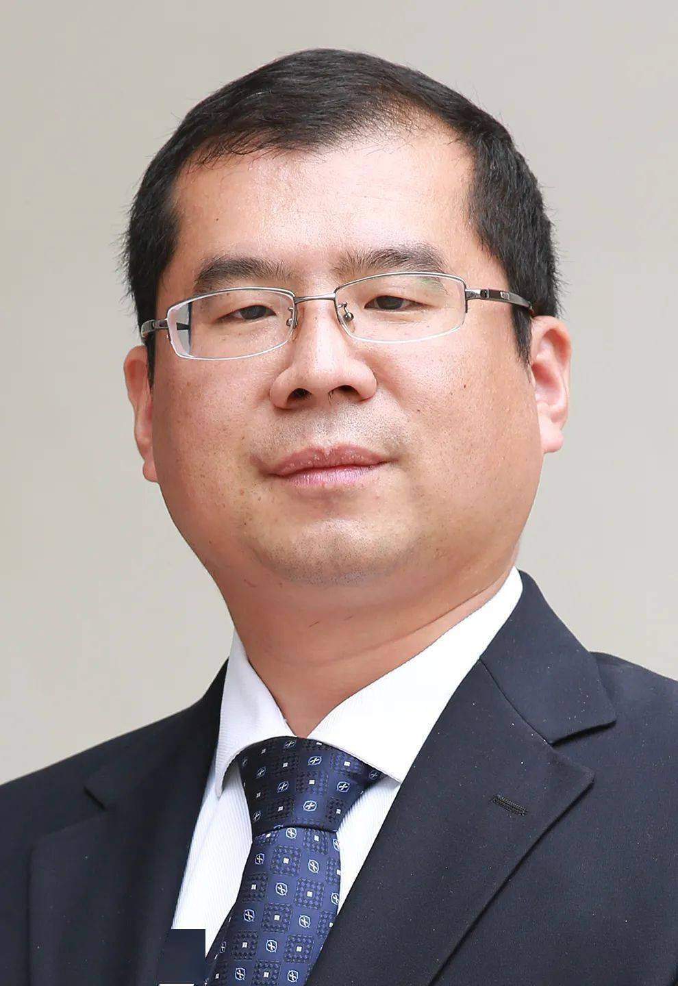 邵青老师以《从优秀走向卓越》为主题班会课题,从跑操,自习等日常学习