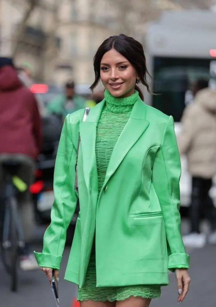 春天要多穿清新舒适的绿色清新温柔更显高级感