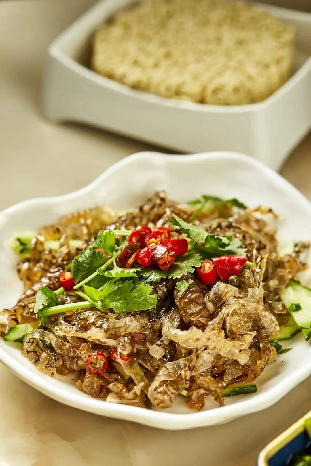 这个味道真的太绝了,鲜美的汁水伴随着鱼皮q弹的口感,让人欲罢不能!