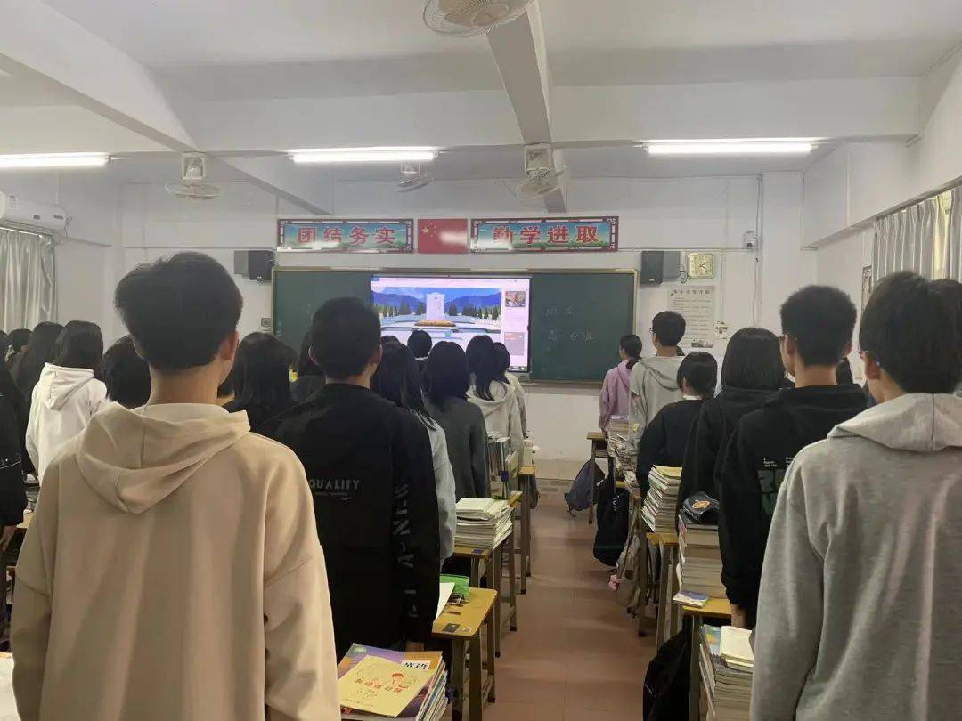 棉湖第二中学团委开展奋进2022清明祭英烈主题班会活动