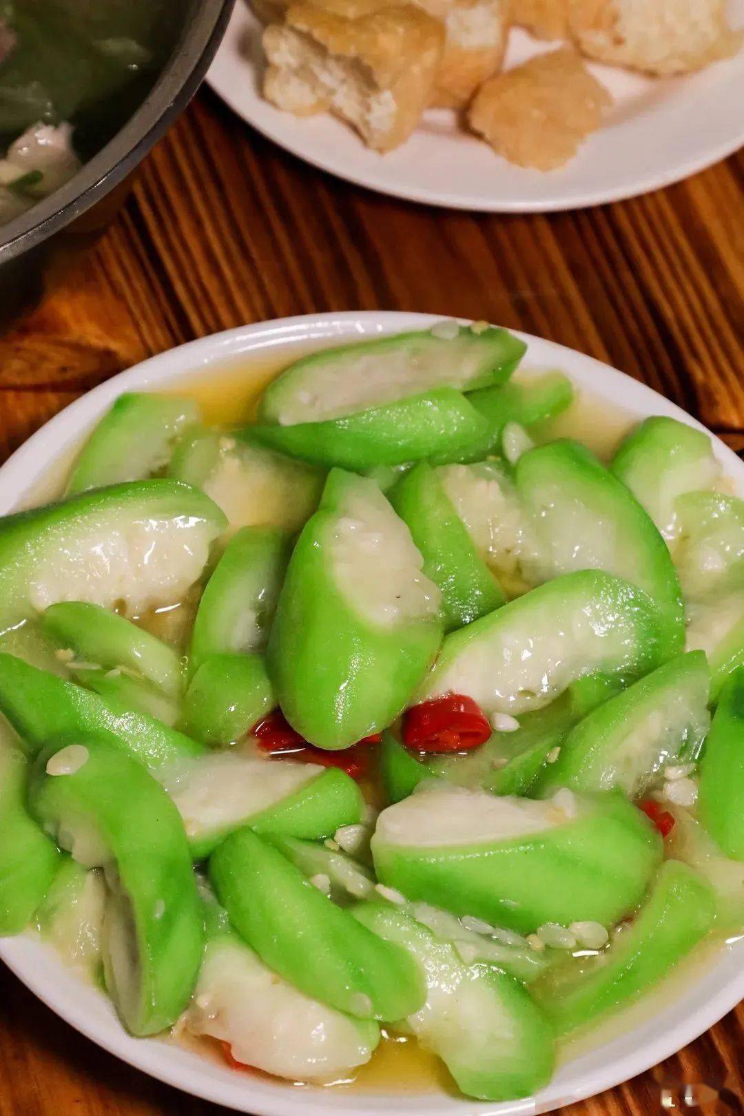 素炒八棱瓜,18元/份八棱瓜翠绿的色泽让人充满了食欲,瓜肉为白色,营养