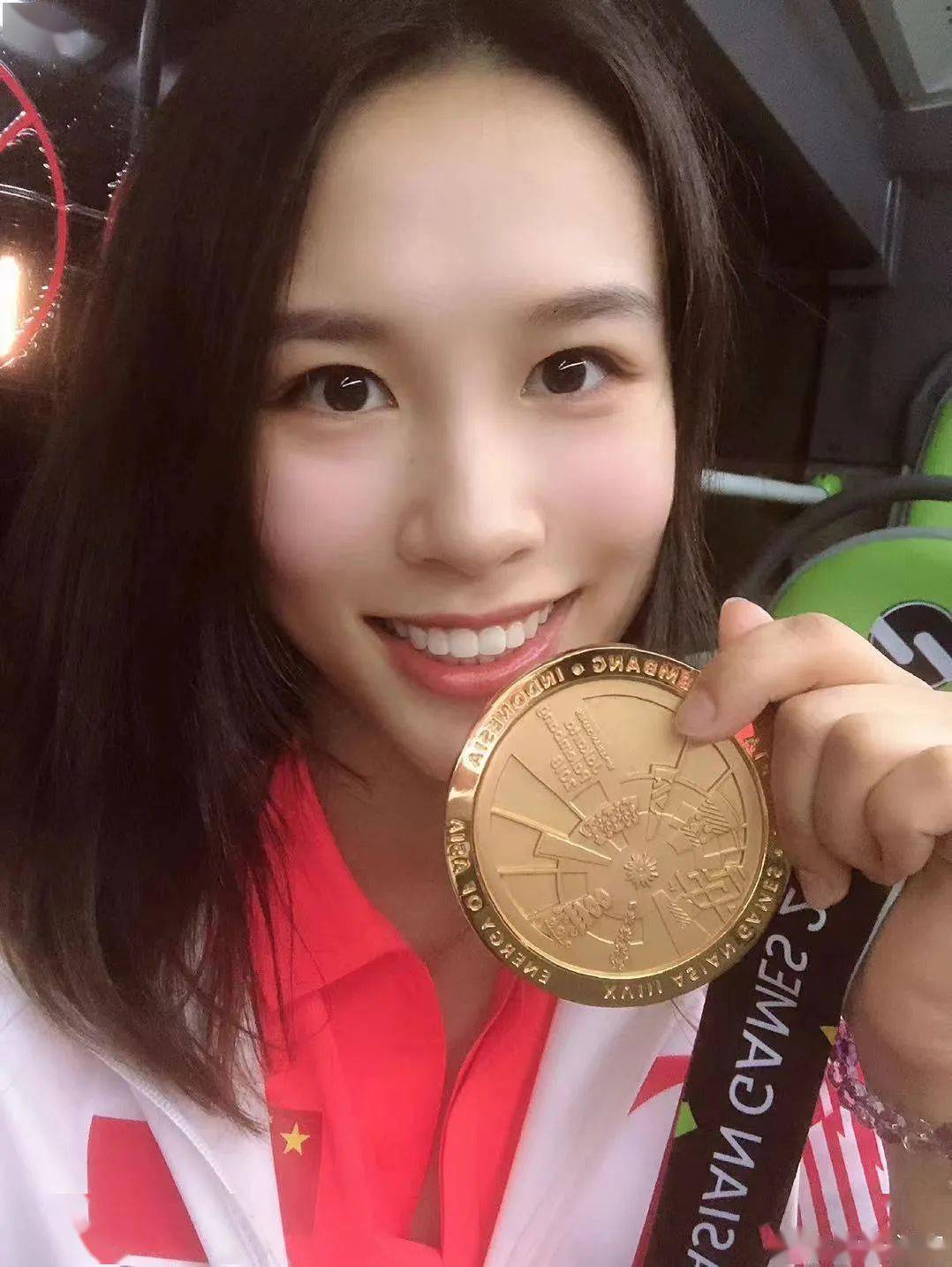 她突然宣布退役！