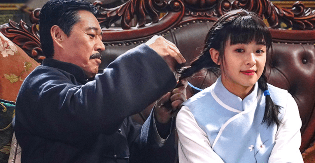 在演艺圈起落浮沉十余年,凭借"酸酸甜甜就