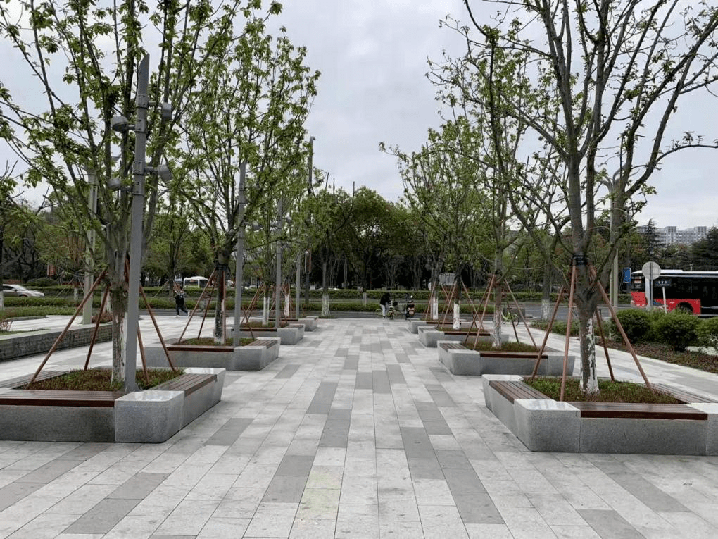 有腔调百余处休憩座椅亮相古城