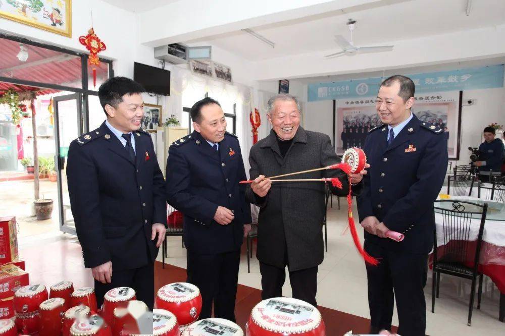 讲党史 郑民助 摄奋战地铁线 朱周胜 摄宅 叶向东 摄战"洪魔 魏宏祥