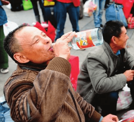 有人說喝醋能解酒,還有人說蜂蜜,濃茶也能解酒,那真相到底是什麼呢?