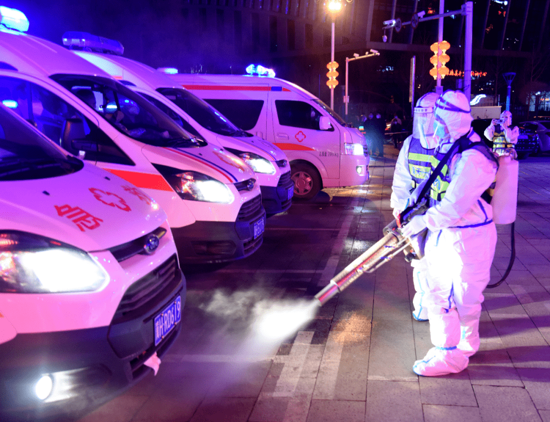 去时无畏归时无恙我市支援廊坊116名转运队员和58辆负压救护车胜利