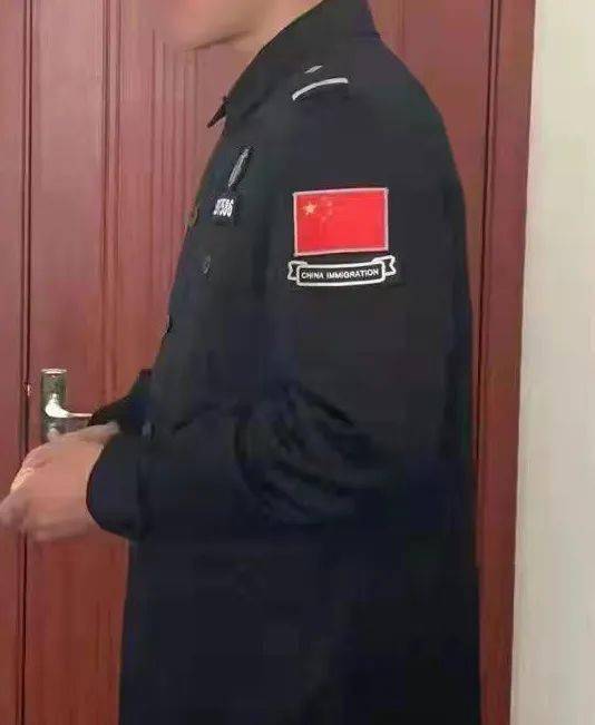 警察新式警服图片