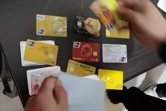 银行卡流水600多万!这个父亲竟拉着儿子给骗子做帮凶!