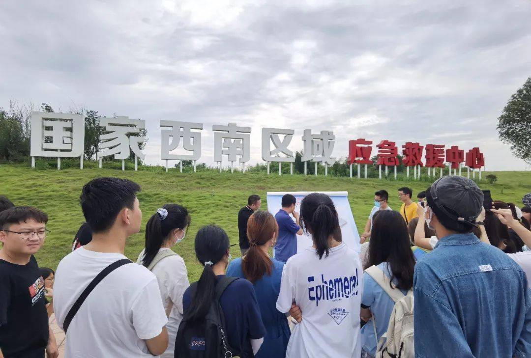 学生参加实践活动王政书介绍,下一步,在充分总结前期