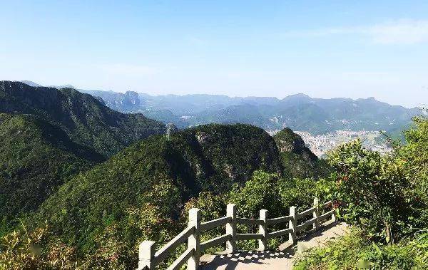 赴雁荡山能仁茶场,观燕尾瀑,或登龙湫背,探独一份的雁荡风光,探大龙湫