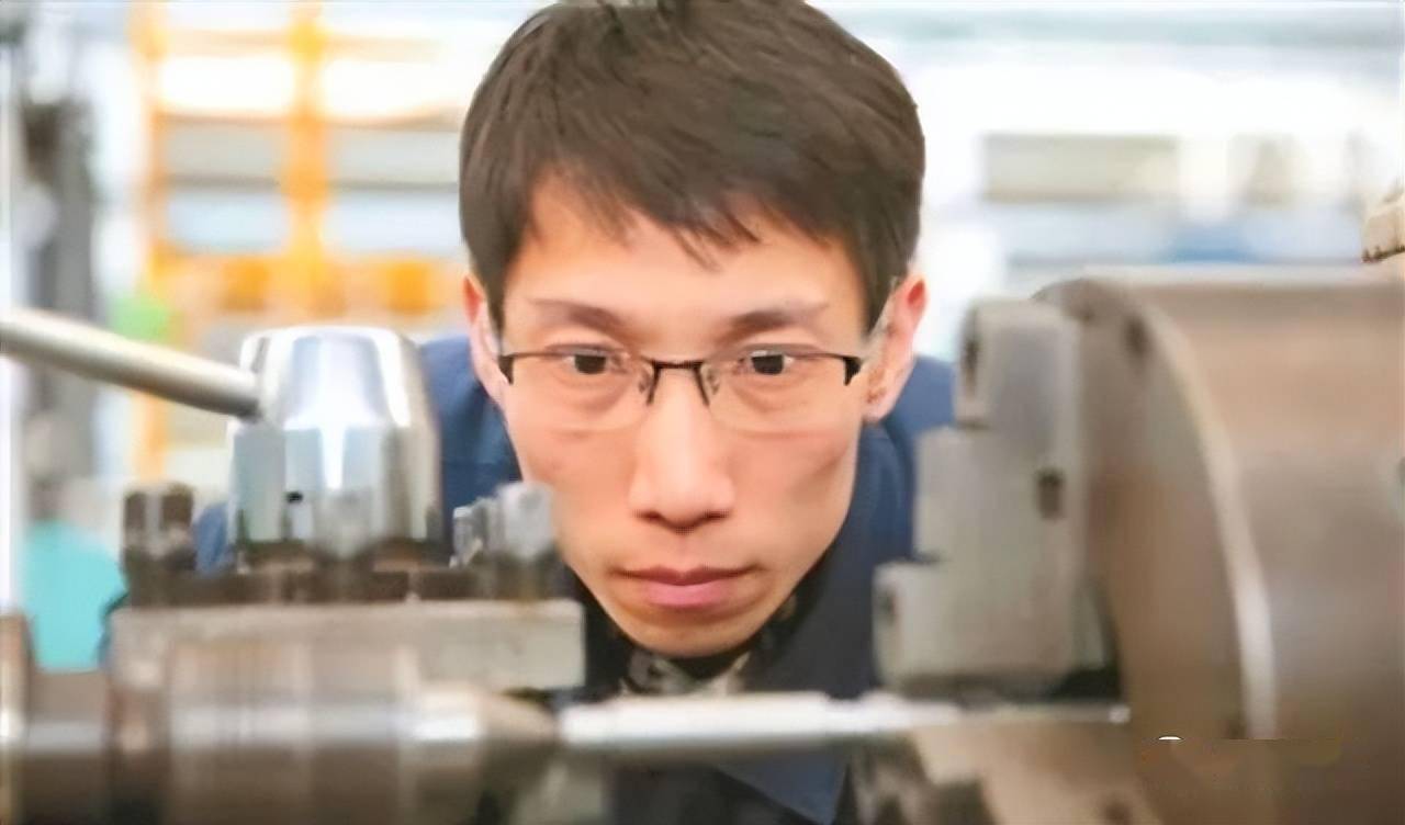 工匠故事302021年度大国工匠之匠心筑梦洪家光