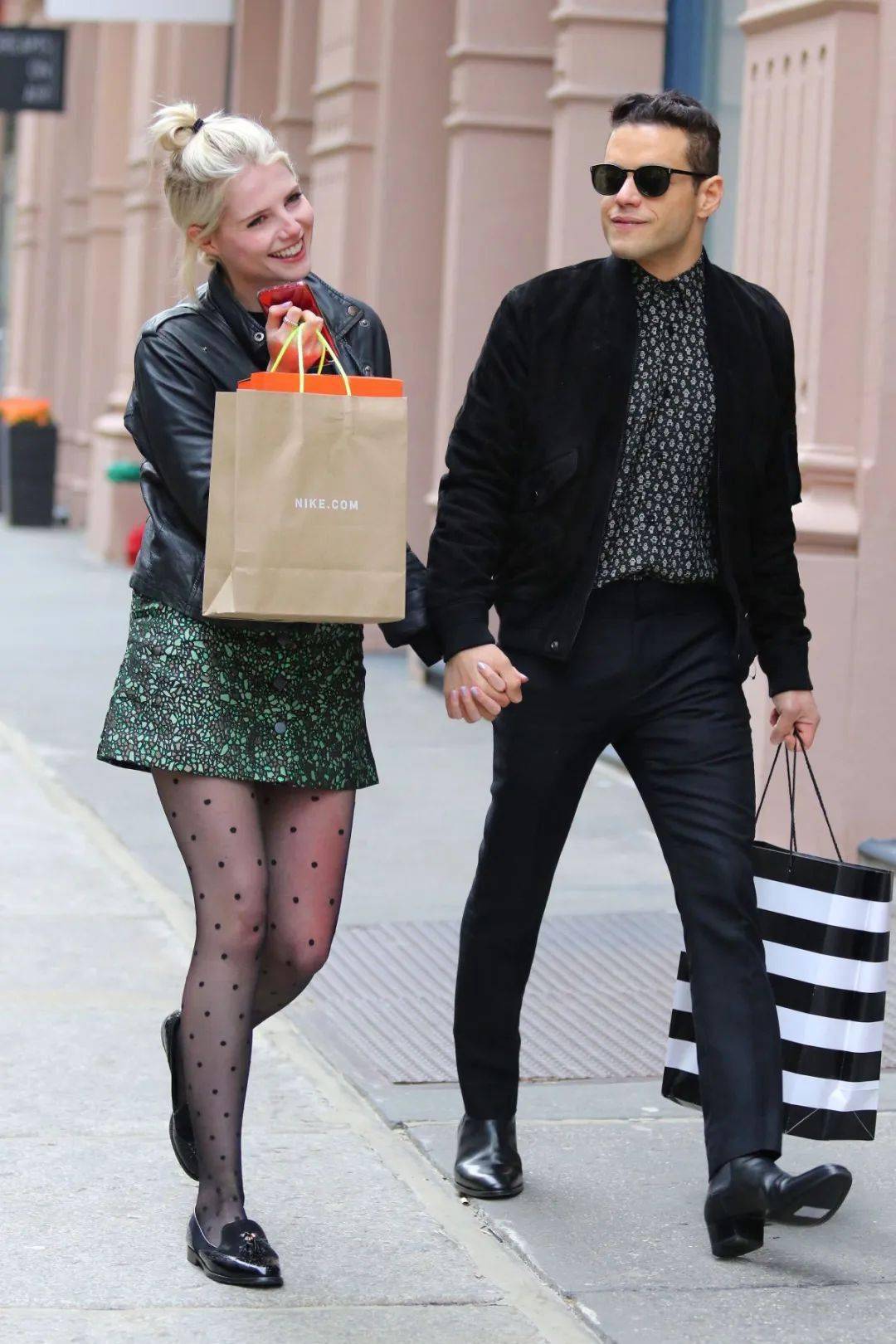 不只是"影帝女友",更是美貌与灵气兼备的复古女孩_露西·_拉米·马雷