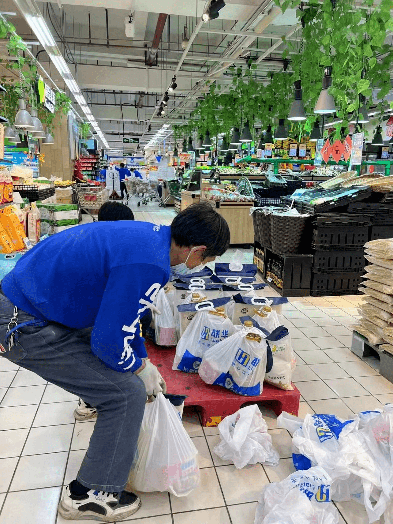 零售守滬者盒馬永輝大潤發麥德龍叮咚買菜京東等紛紛行動