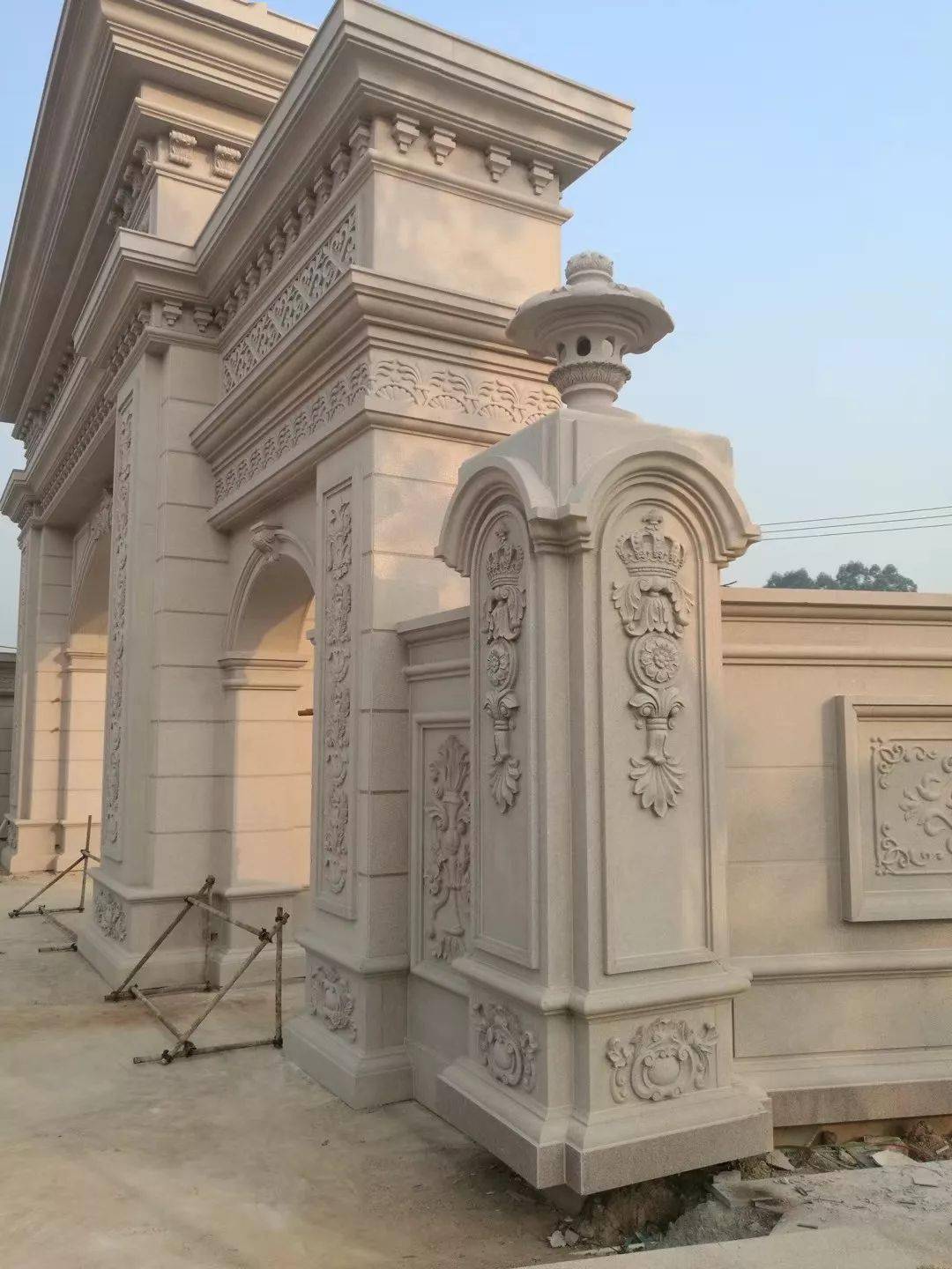 独栋别墅石材大门设计参考_福建_配套_围墙