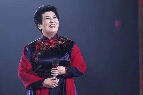 德德玛老师蒙古语演唱一首我的母亲感动了无数人