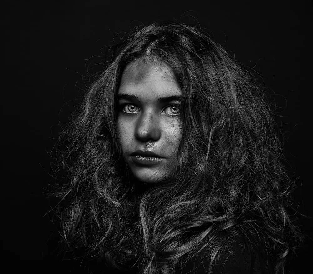 摄影师镜头中,透视灵魂的黑白肖像