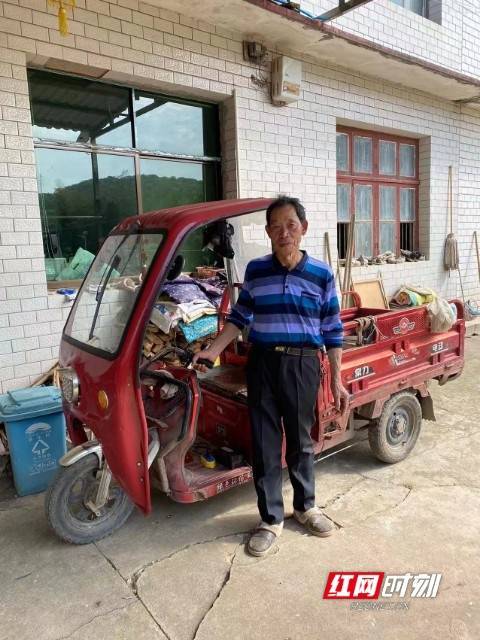 路遇翻车老人 长沙15岁少年“敢扶”：问心无愧先帮再说