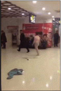 女子全裸大闹健身房大尺度画面流出你情绪失控的样子真恶心