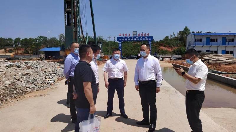 4月9日,赫山区委副书记,区长马文才深入龙岭产业开发区,实地调研督导