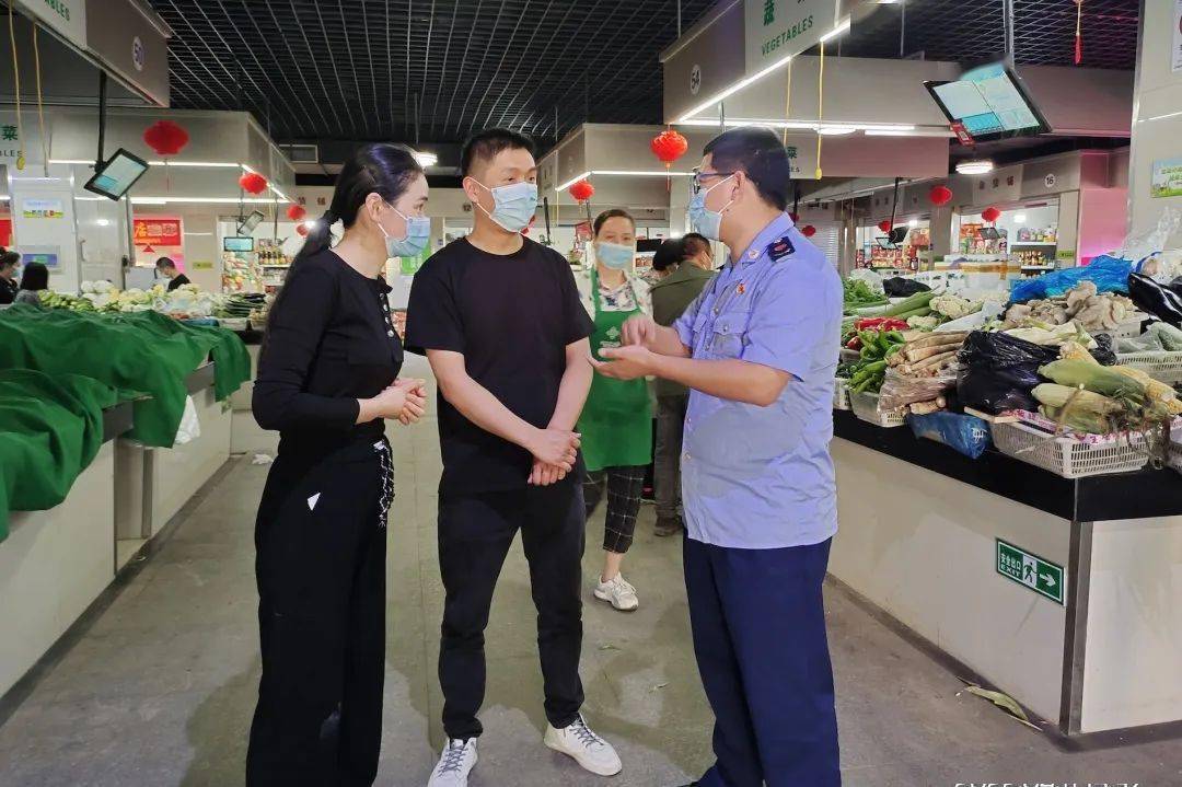 4月10日凌晨0:30,我局分管领导陈勇带队督查指导杭州萧山农产品批发