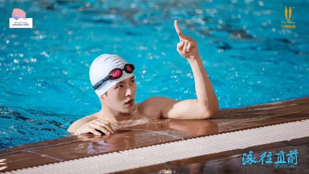 杨旭文 泳池肌肉图片