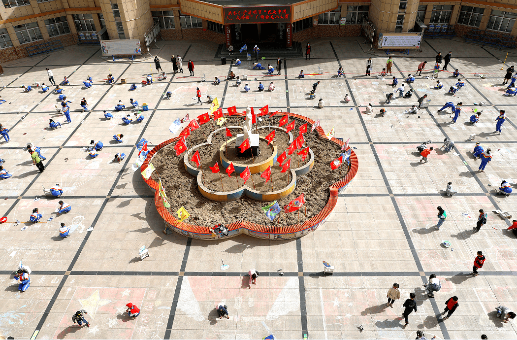 民乐县洪水小学举行粉笔画比赛