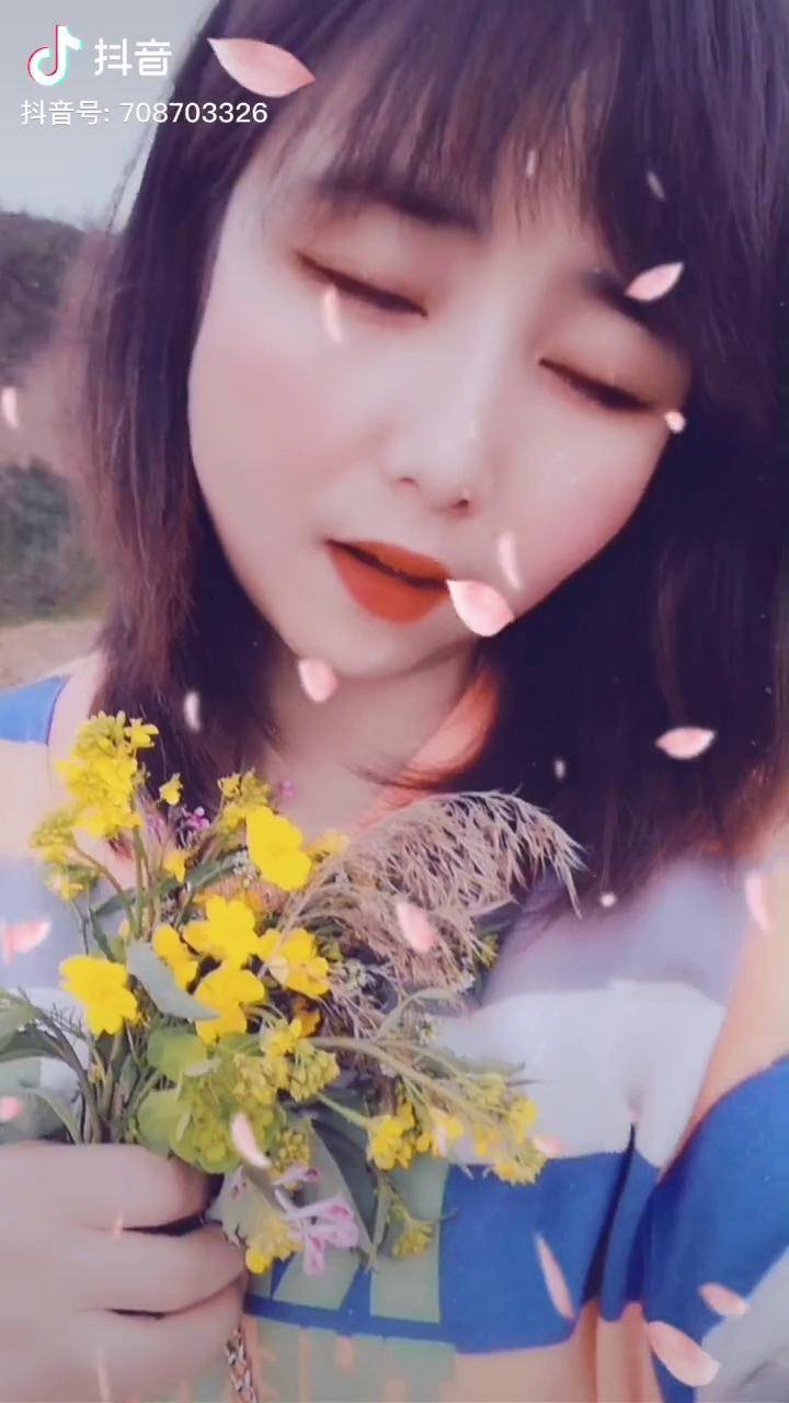 爱过的人已经不在拥有慢慢的只变成了回忆周小妹对口型我要上热门