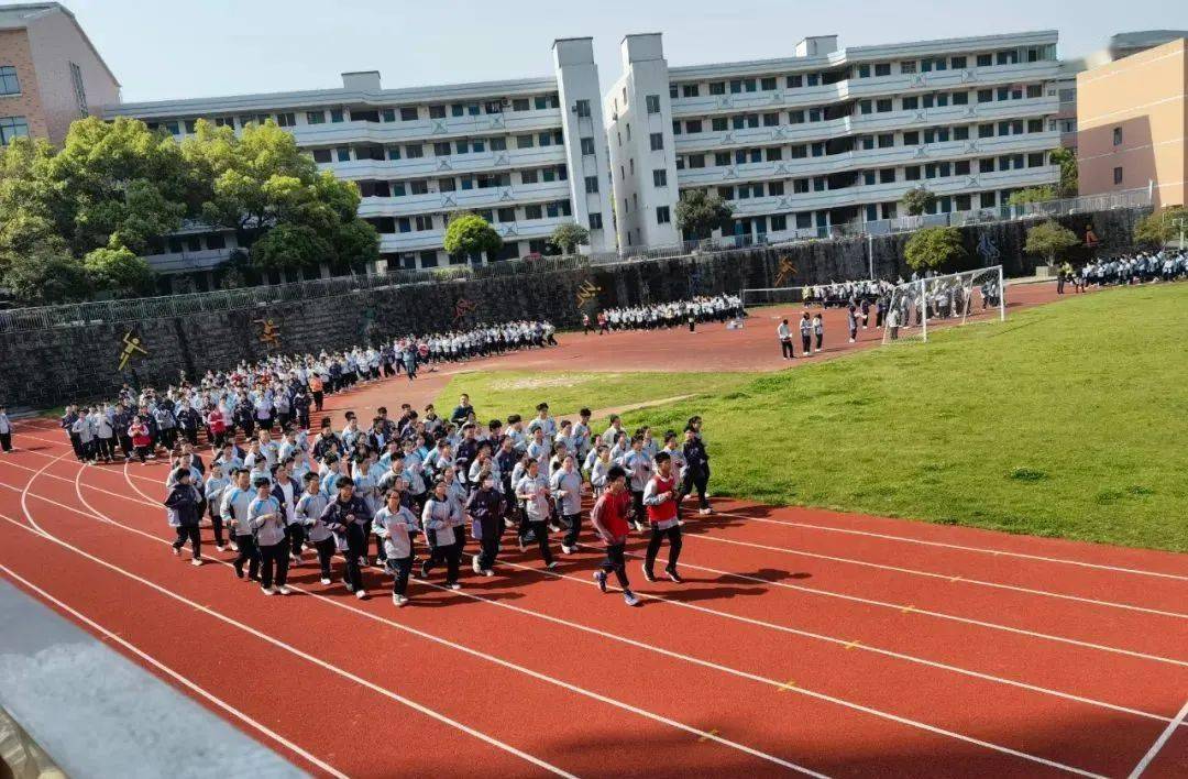 跑操扬斗志校园展活力大成中学举行跑操比赛
