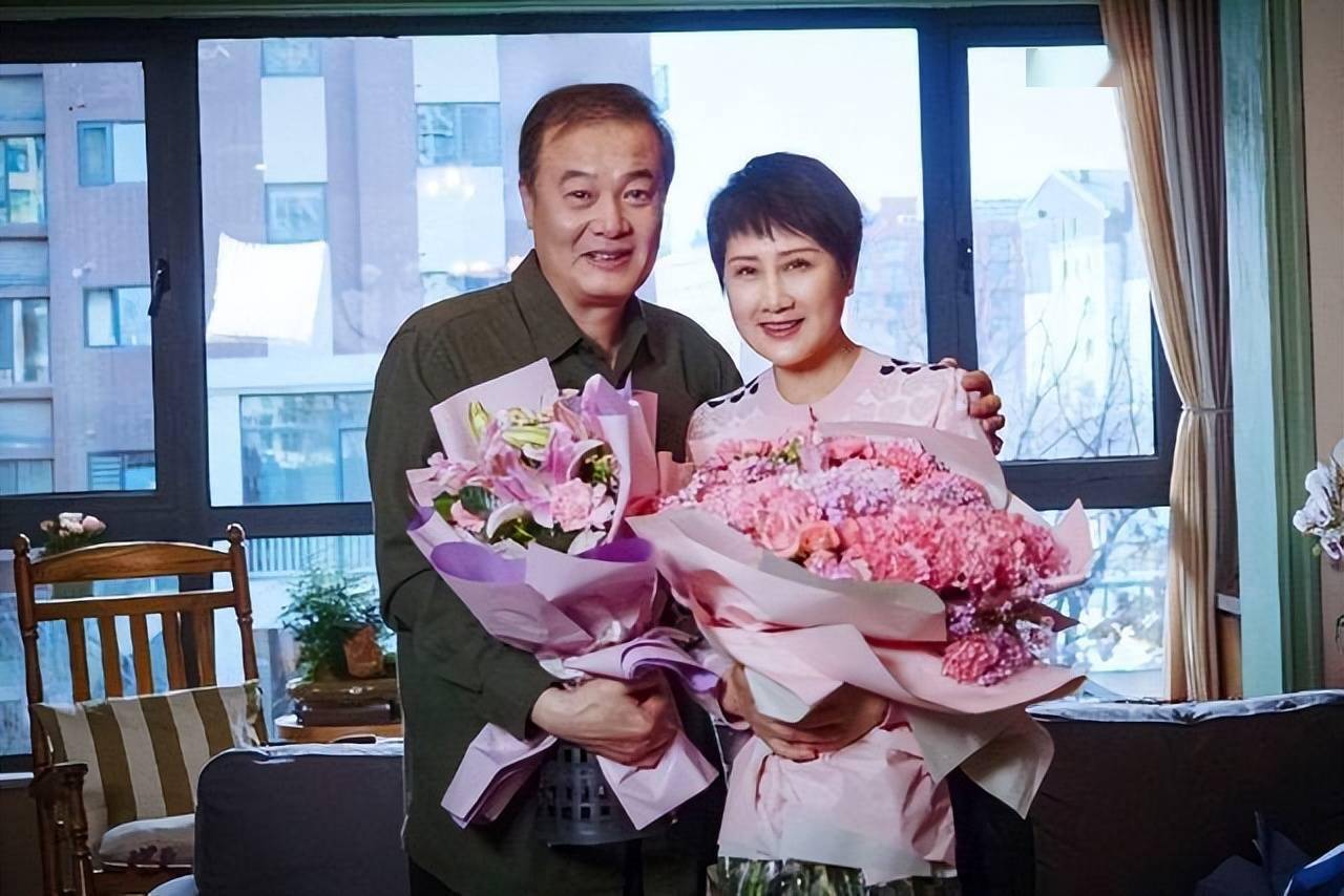 而且经常都是可以看到她的照片,这一次张凯丽跟孙松合影,可以发现她的