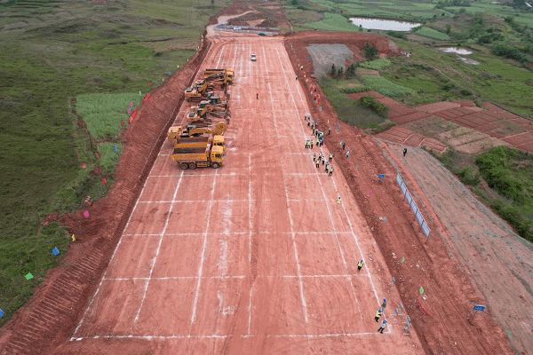聚焦重点项目丨抢抓晴好天气茶常高速项目建设按下加速键