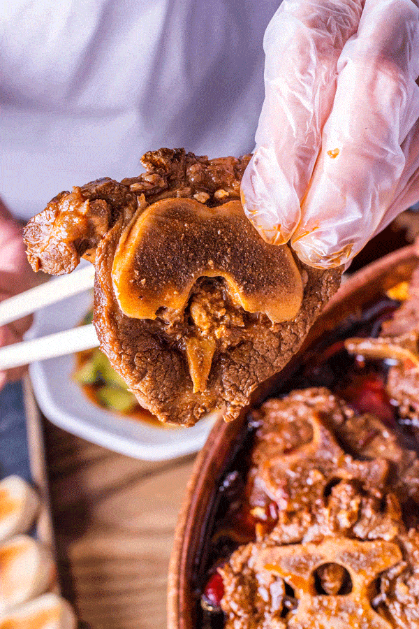 吃喝玩乐88元双人餐沉浸式体验异域风情新疆大盘鸡羊腿手抓饭羊蝎子